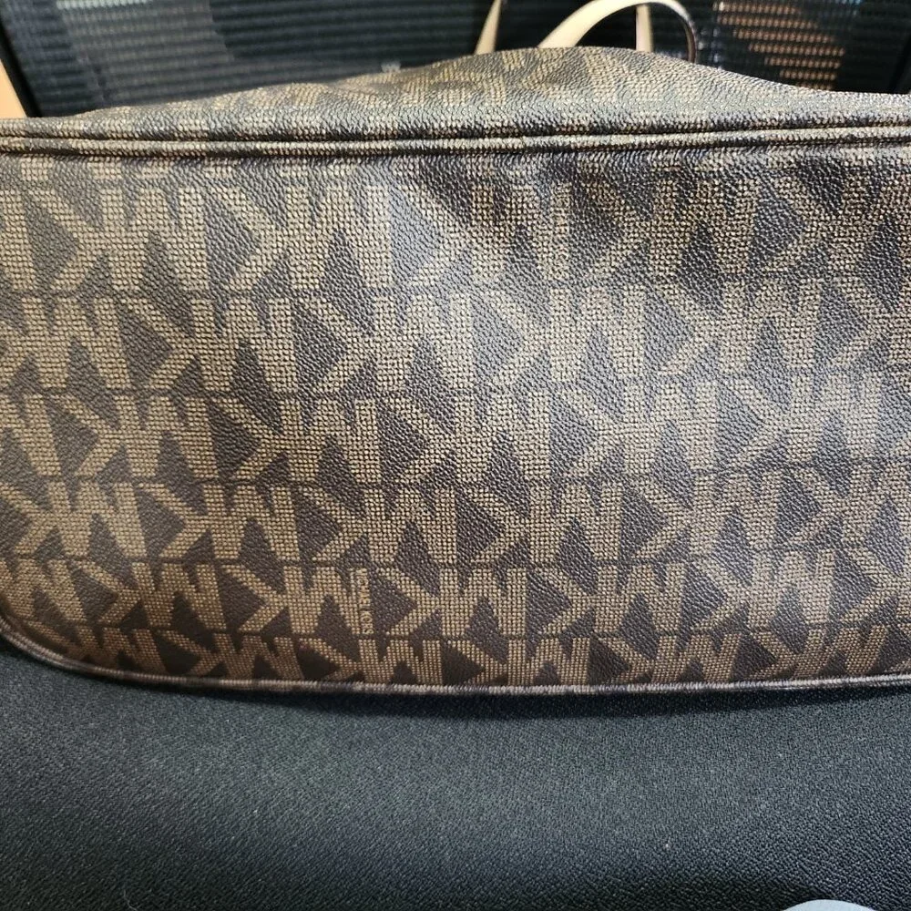 Michael Kors Jet Set Travel Tote - Picture 3 of 5